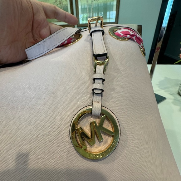 Authentic Michael Kors saffiano bag with scarf - Picture 8 of 13